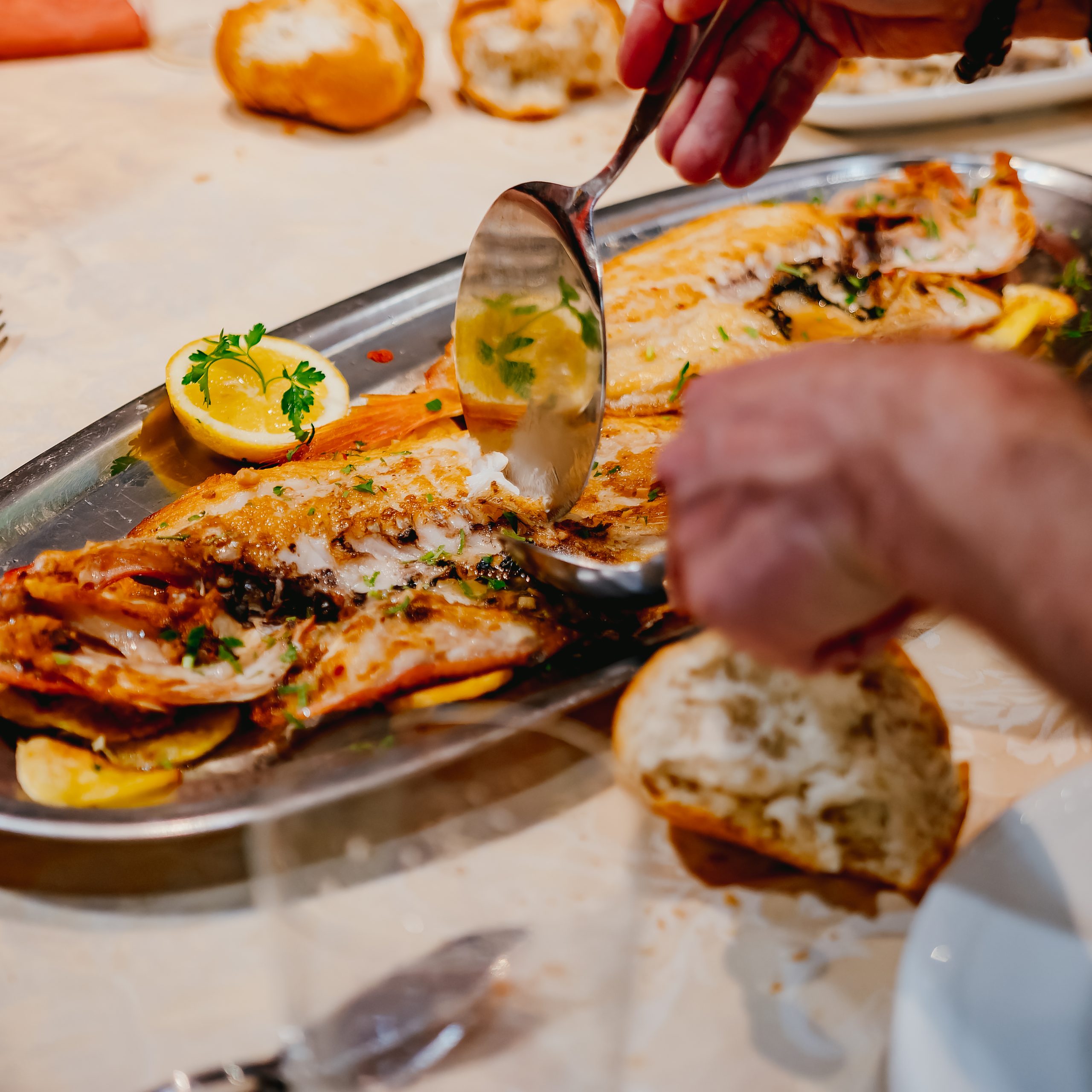 Imagen que muestra un plato de pescado