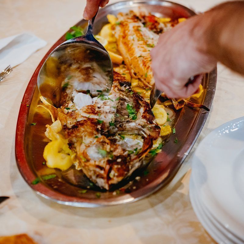 Imagen que muestra un plato de pescado